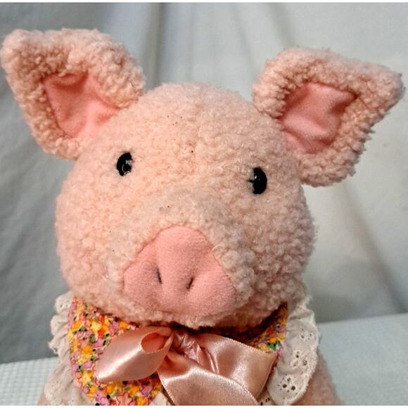 VTG 1997 Hallmark Storybook Friends 9" Plush Miss Penelope Pig #2206 - Picture 2 of 7